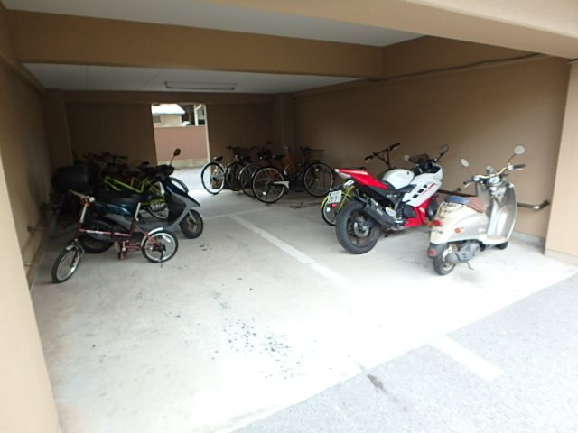 ケントクレール黒崎三階部分 駐輪場・バイク置場