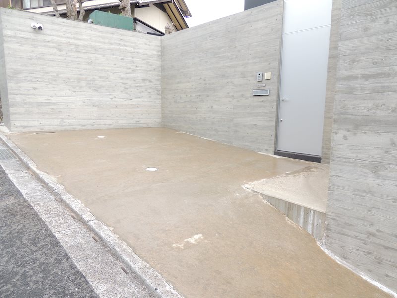 椎ノ木町戸建 現地写真（駐車場）