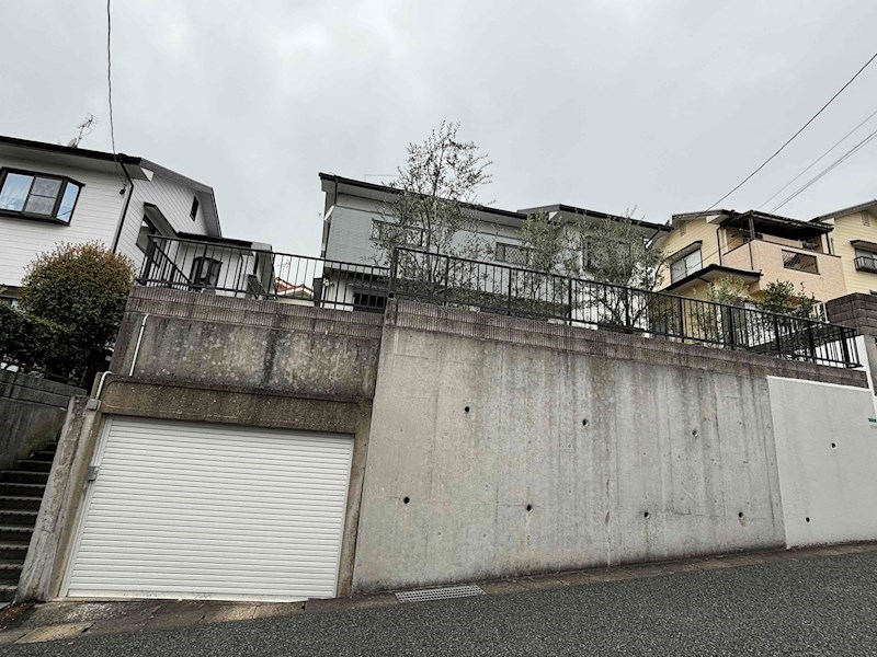 守恒一丁目戸建て 車庫は電動シャッター