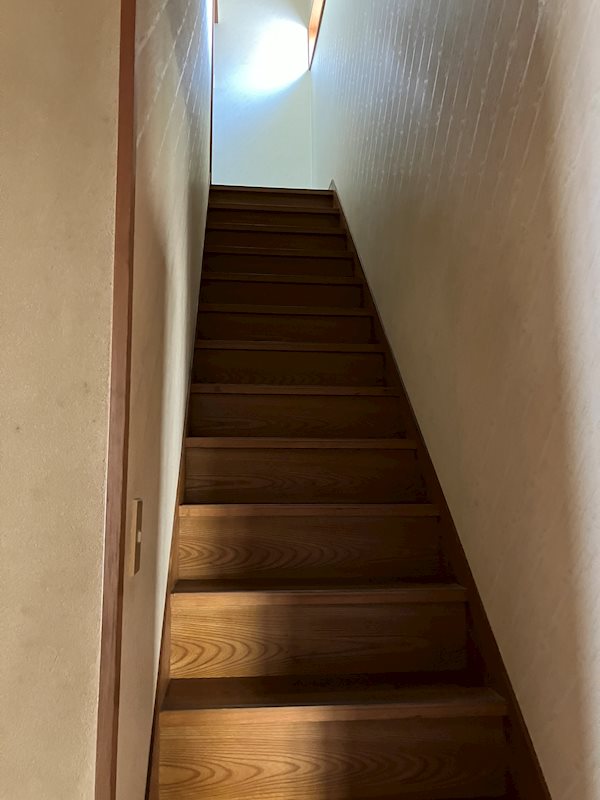 荒手二丁目一戸建 階段