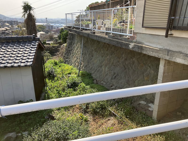 荒手二丁目一戸建 前面道路と高低差有り②