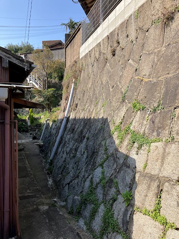 荒手二丁目一戸建 擁壁（西側）