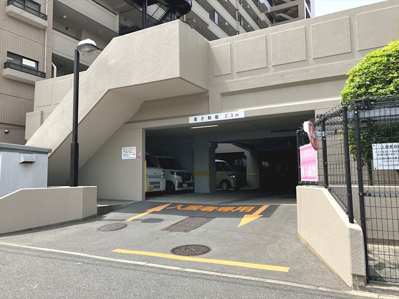 アーベインルネス大手町 1階駐車場