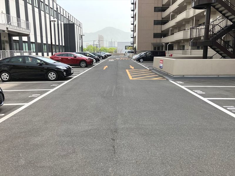 アーベインルネス大手町 2階駐車場