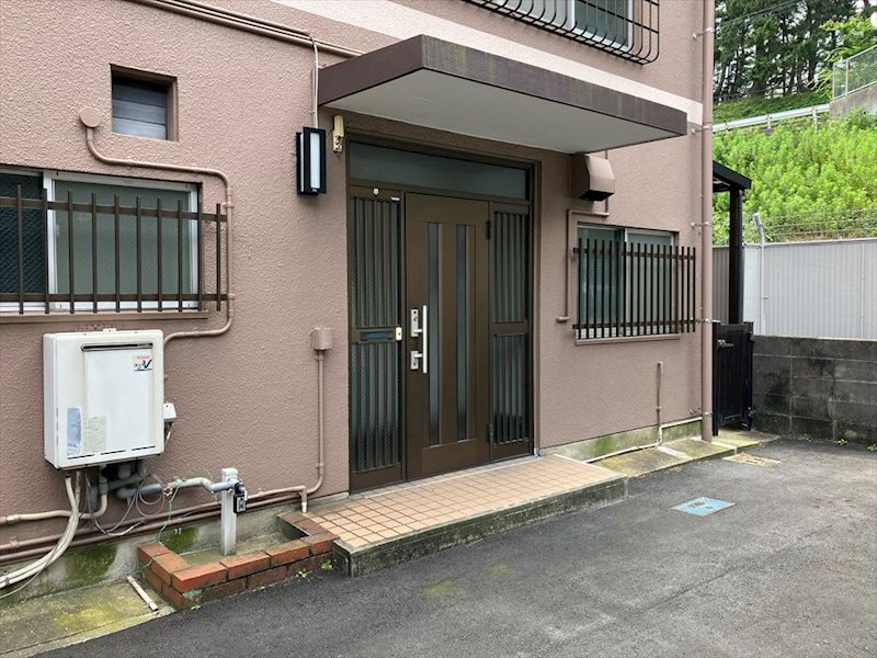 西日本サンハイツ 玄関