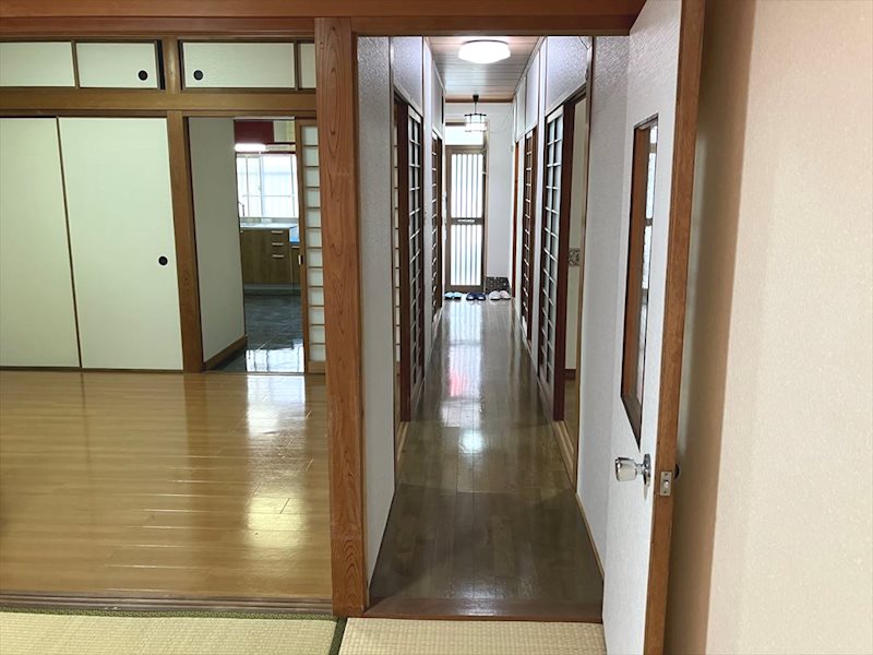 西日本サンハイツ 通路